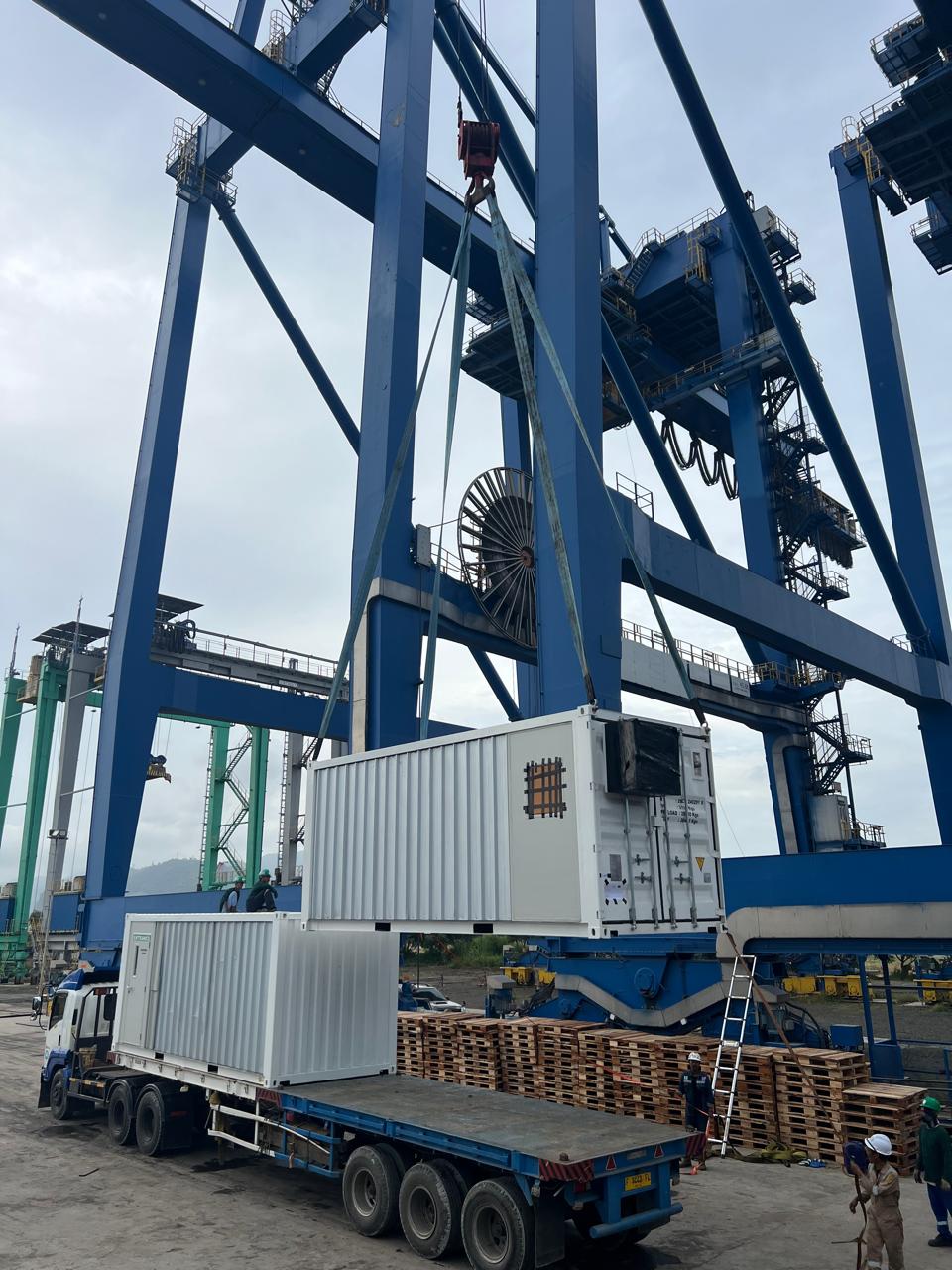 PAL container delivery documentation in yard area